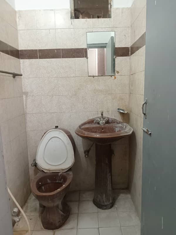 ROOM AVAILABLE FOR RENT IN FASIAL TOWN 2