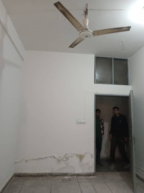 ROOM AVAILABLE FOR RENT IN FASIAL TOWN 3