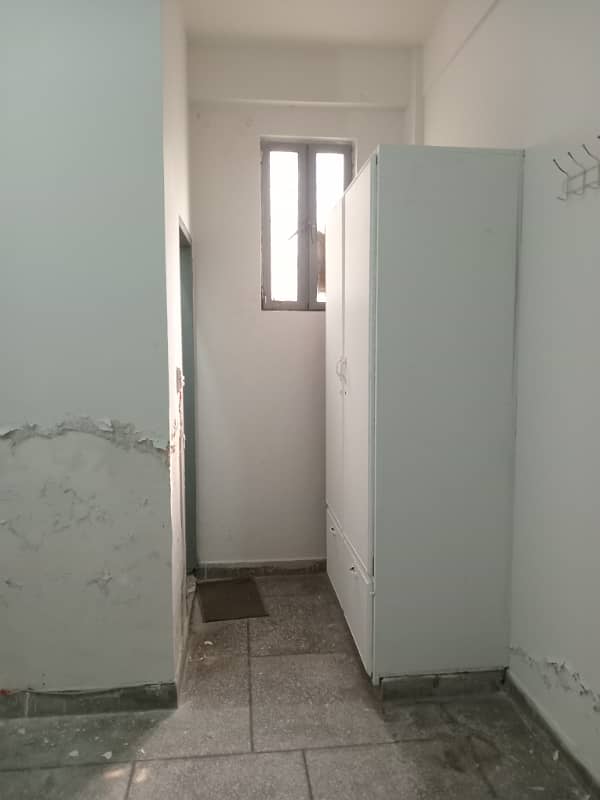 ROOM AVAILABLE FOR RENT IN FASIAL TOWN 5