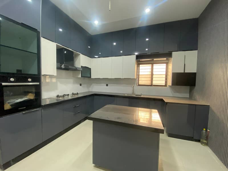 Prime 500 Sq Yards Bungalow for Sale | Gulshan-e-Iqbal Block 5, Karachi 3