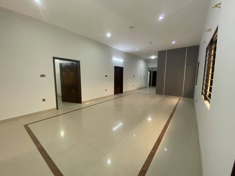 Prime 500 Sq Yards Bungalow for Sale | Gulshan-e-Iqbal Block 5, Karachi 4