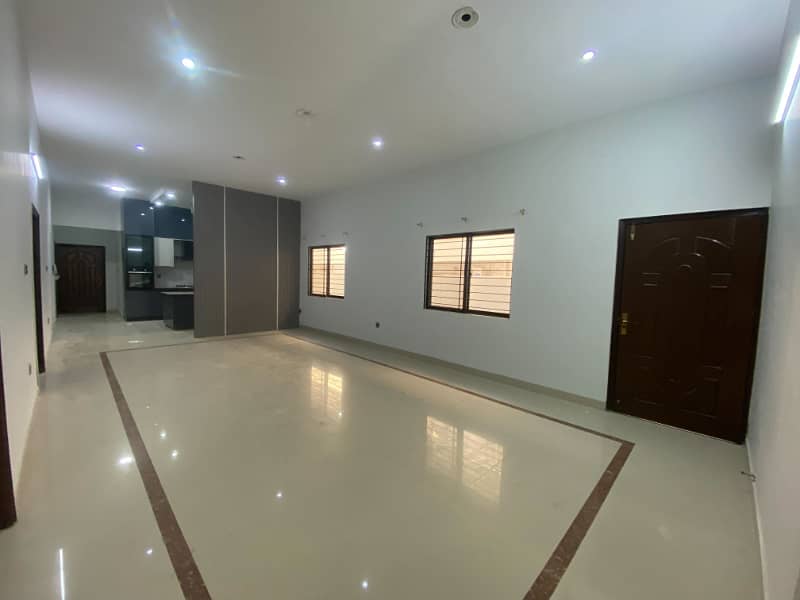 Prime 500 Sq Yards Bungalow for Sale | Gulshan-e-Iqbal Block 5, Karachi 6