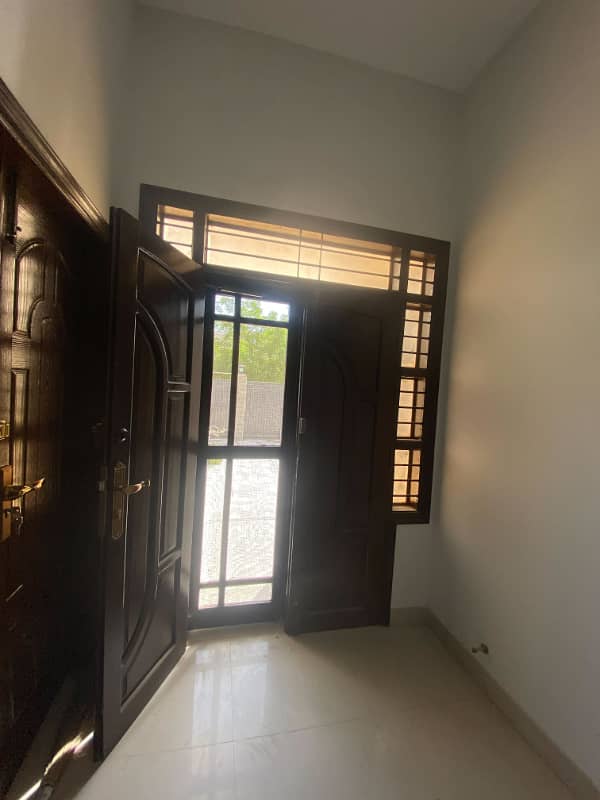 Prime 500 Sq Yards Bungalow for Sale | Gulshan-e-Iqbal Block 5, Karachi 8