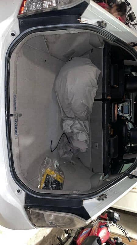 Toyota Prius 2012/16 PHV TRD Sportivo 15