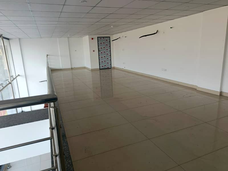 8 MARLA BUILDING FOR RENT IN DHA PHASE 8 ON TOP LOCATION 4