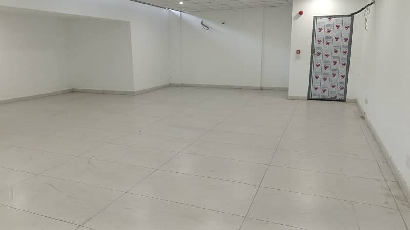 8 MARLA BUILDING FOR RENT IN DHA PHASE 8 ON TOP LOCATION 7