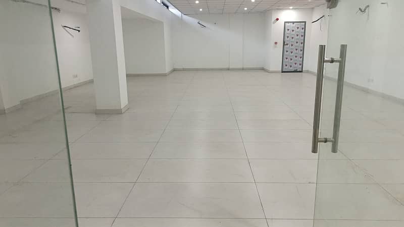 8 MARLA BUILDING FOR RENT IN DHA PHASE 8 ON TOP LOCATION 12