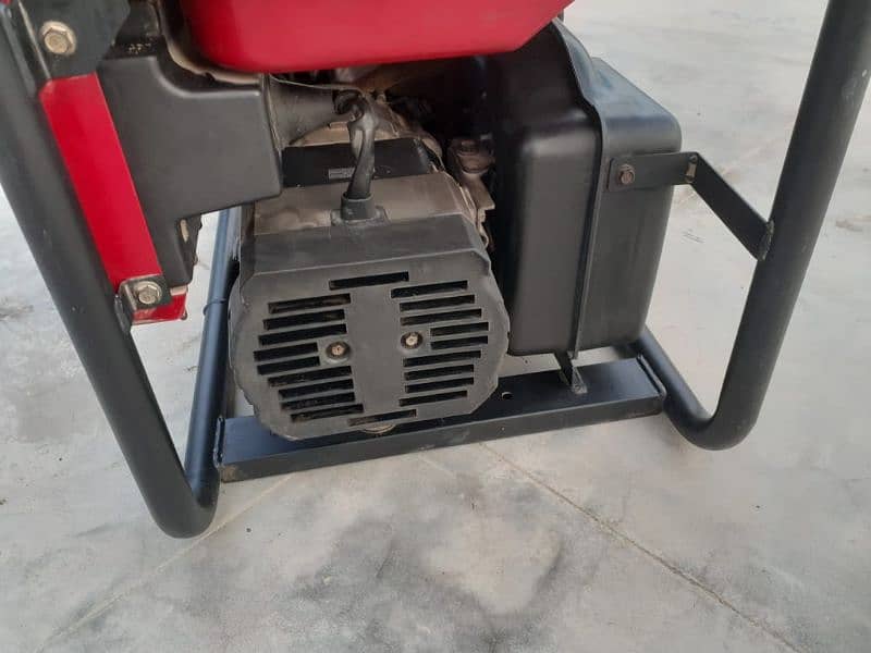 Honda Elemax Generator  2.5 kVA 4