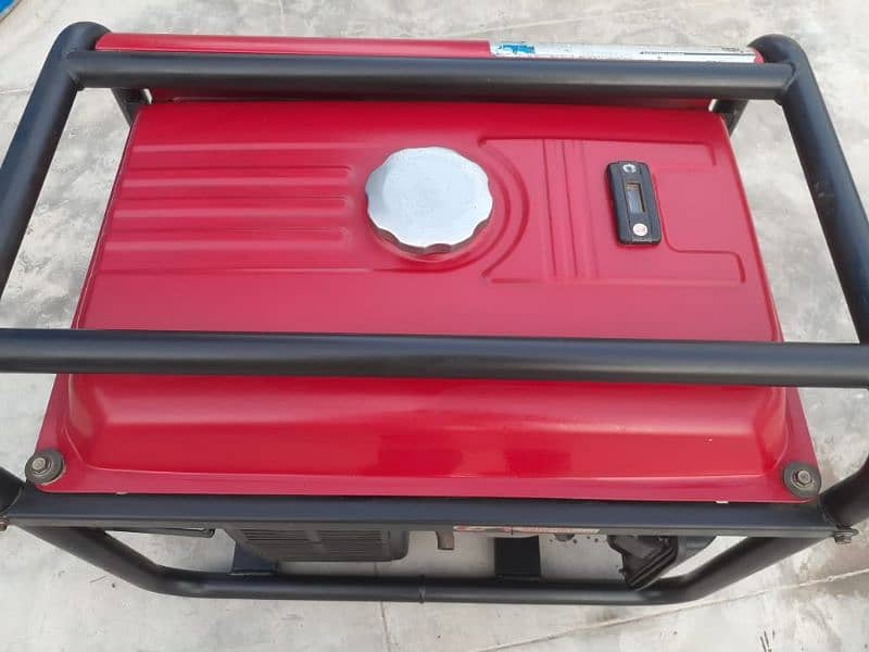 Honda Elemax Generator  2.5 kVA 5