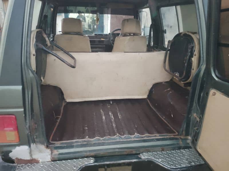 Mitsubishi Pajero 1988 8