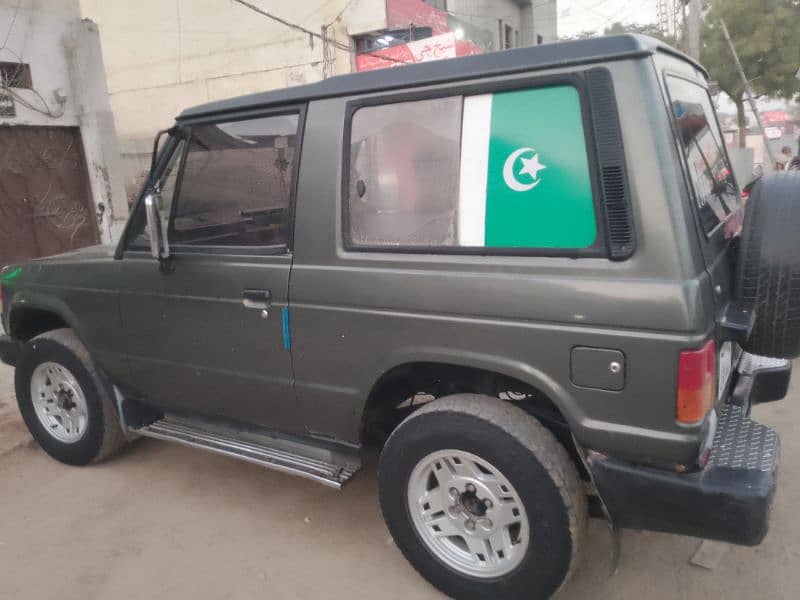 Mitsubishi Pajero 1988 11