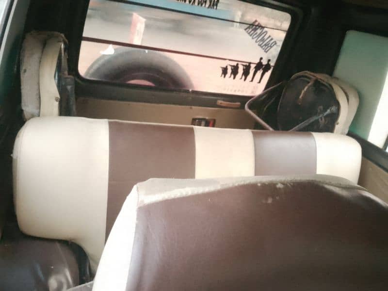 Mitsubishi Pajero 1988 12