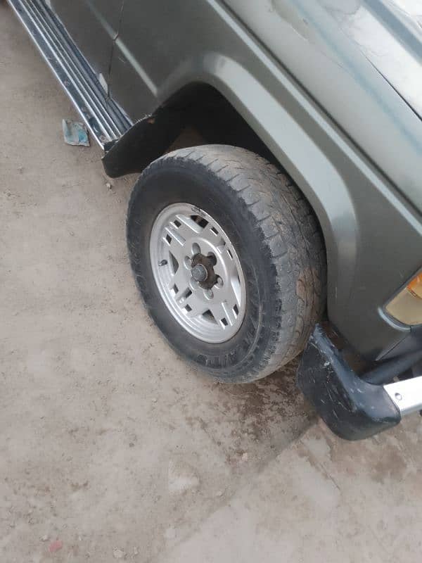 Mitsubishi Pajero 1988 16