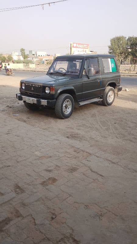 Mitsubishi Pajero 1988 18