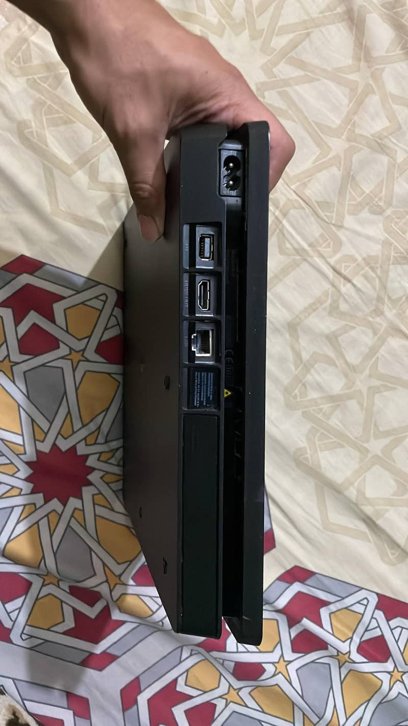Ps 4 slim sealed with box 1