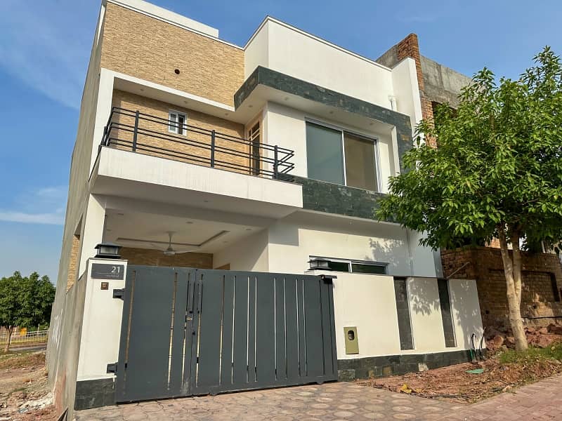 5 Marla Ideal Location Minor Used House Up For Rent 0