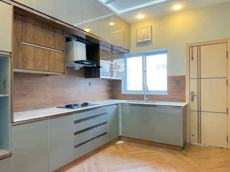 5 Marla Ideal Location Minor Used House Up For Rent 5