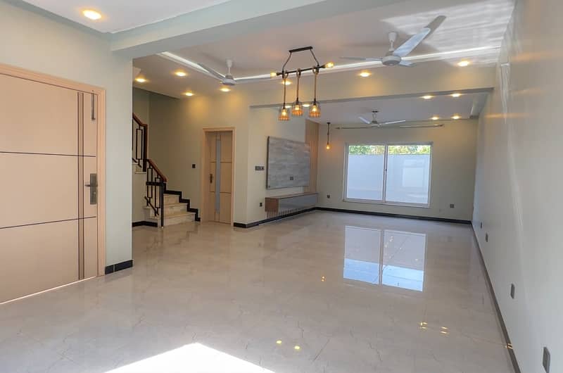 5 Marla Ideal Location Minor Used House Up For Rent 7