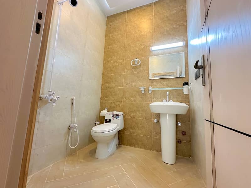 5 Marla Ideal Location Minor Used House Up For Rent 12