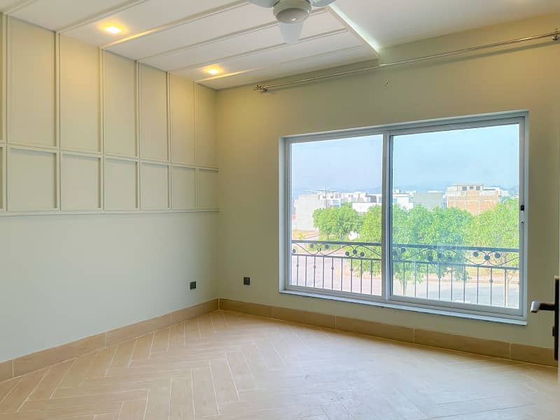5 Marla Ideal Location Minor Used House Up For Rent 16