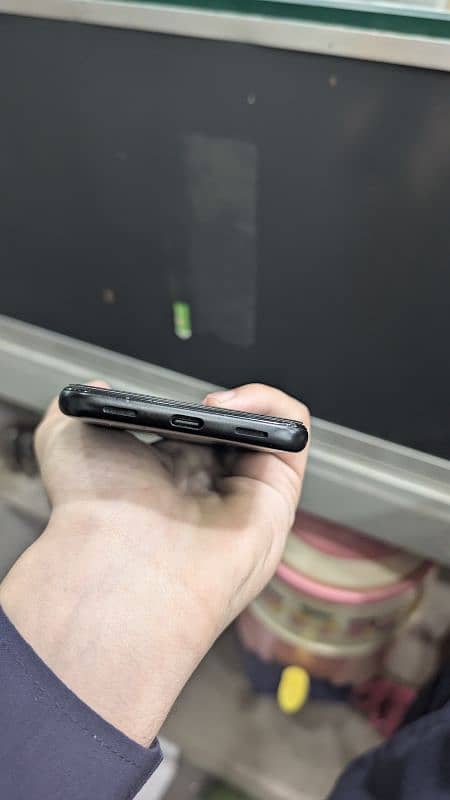 Google pixel 4a 3