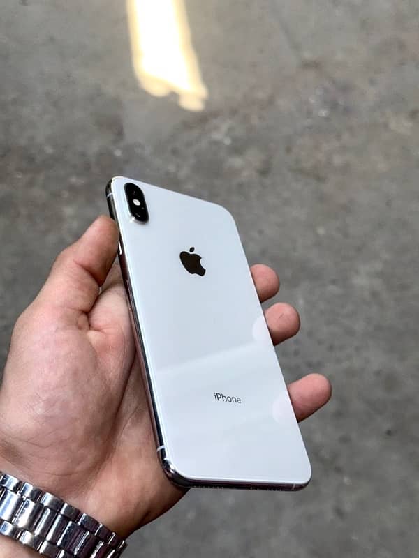 I phone Xs Max 0