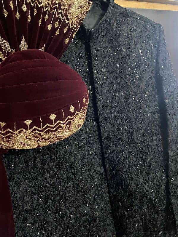 Black Sherwani with mehroon kulla only 1 time self used 1