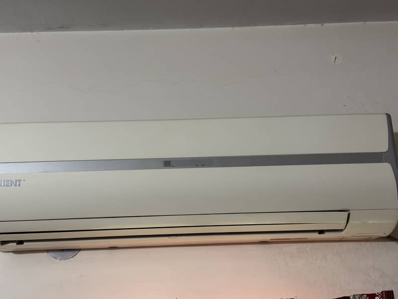 1.5 ton Orient AC in A1 mint condition split, non repairable 0