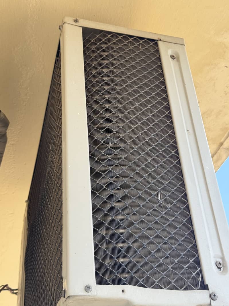 1.5 ton Orient AC in A1 mint condition split, non repairable 2