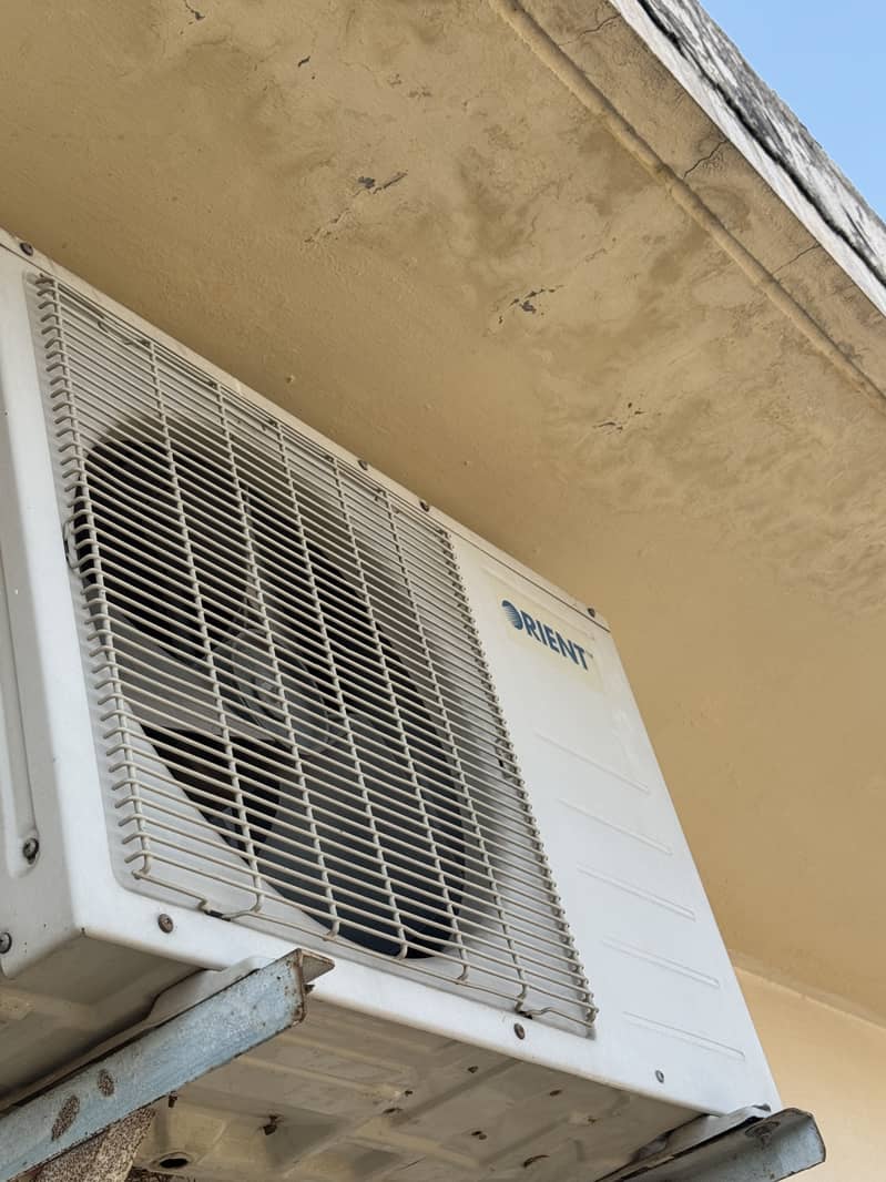 1.5 ton Orient AC in A1 mint condition split, non repairable 3