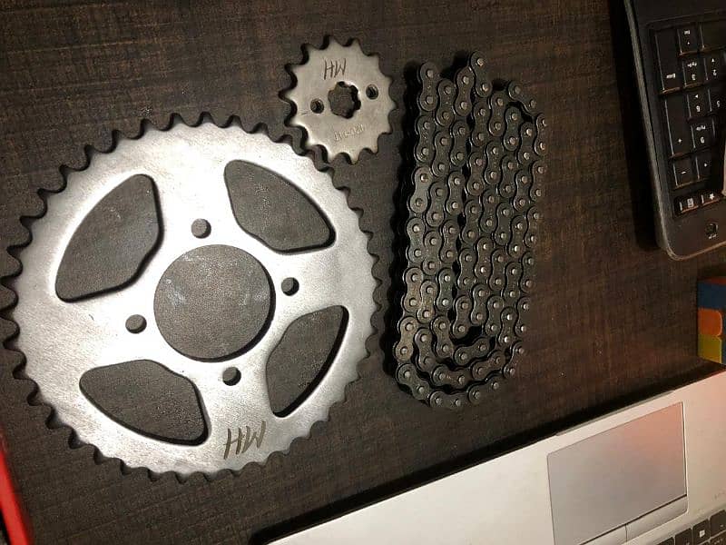 Best Quality Chain and Sprocket kit for 70,125,100, Suzuki 110,150,YBR 15