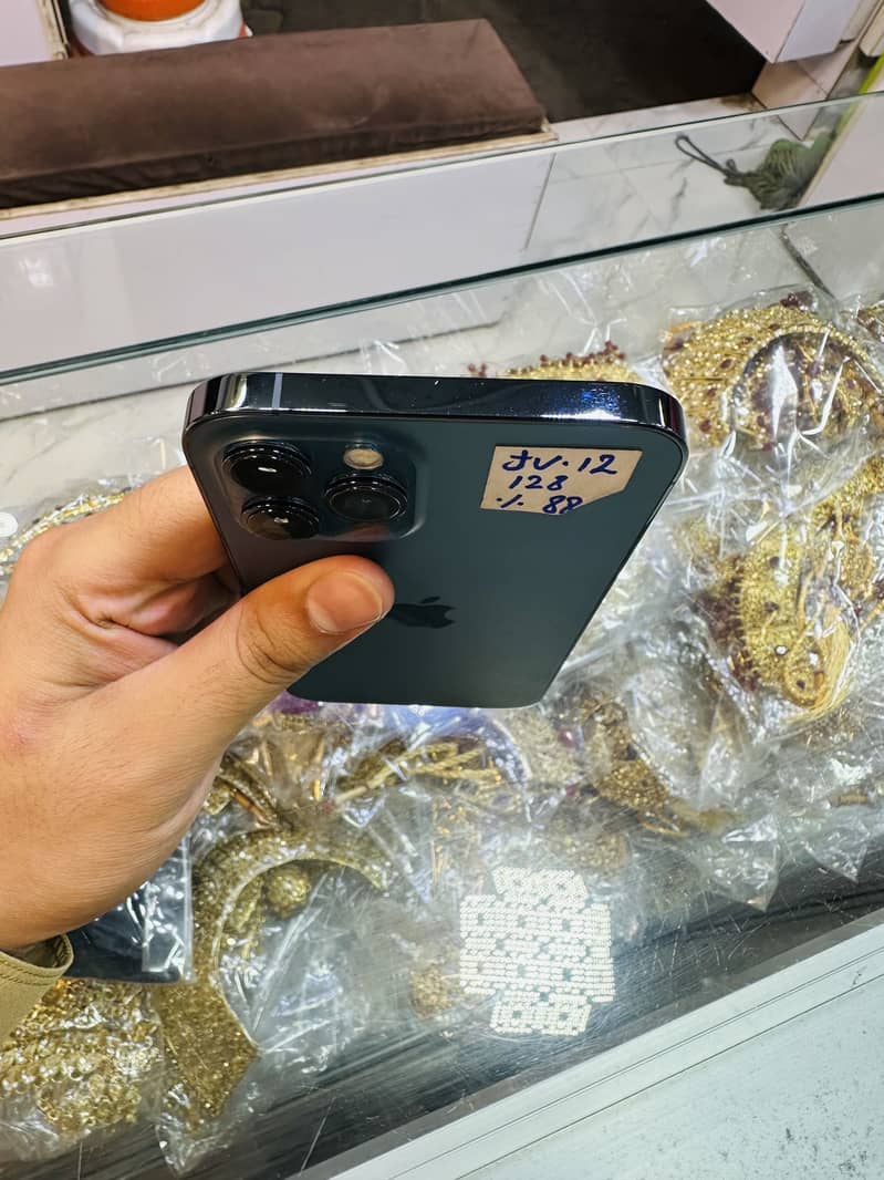 Iphone 12 pro Max. 4