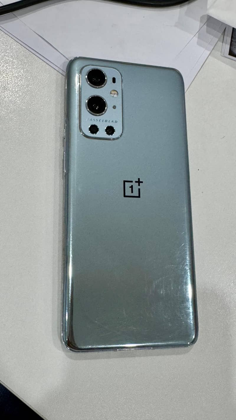 One Plus 9 Pro line on Screen 12GB 256GB 1