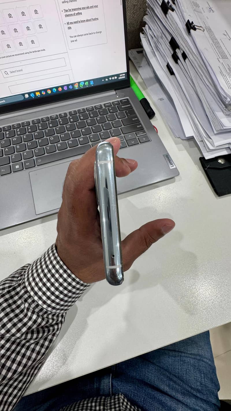 One Plus 9 Pro line on Screen 12GB 256GB 6