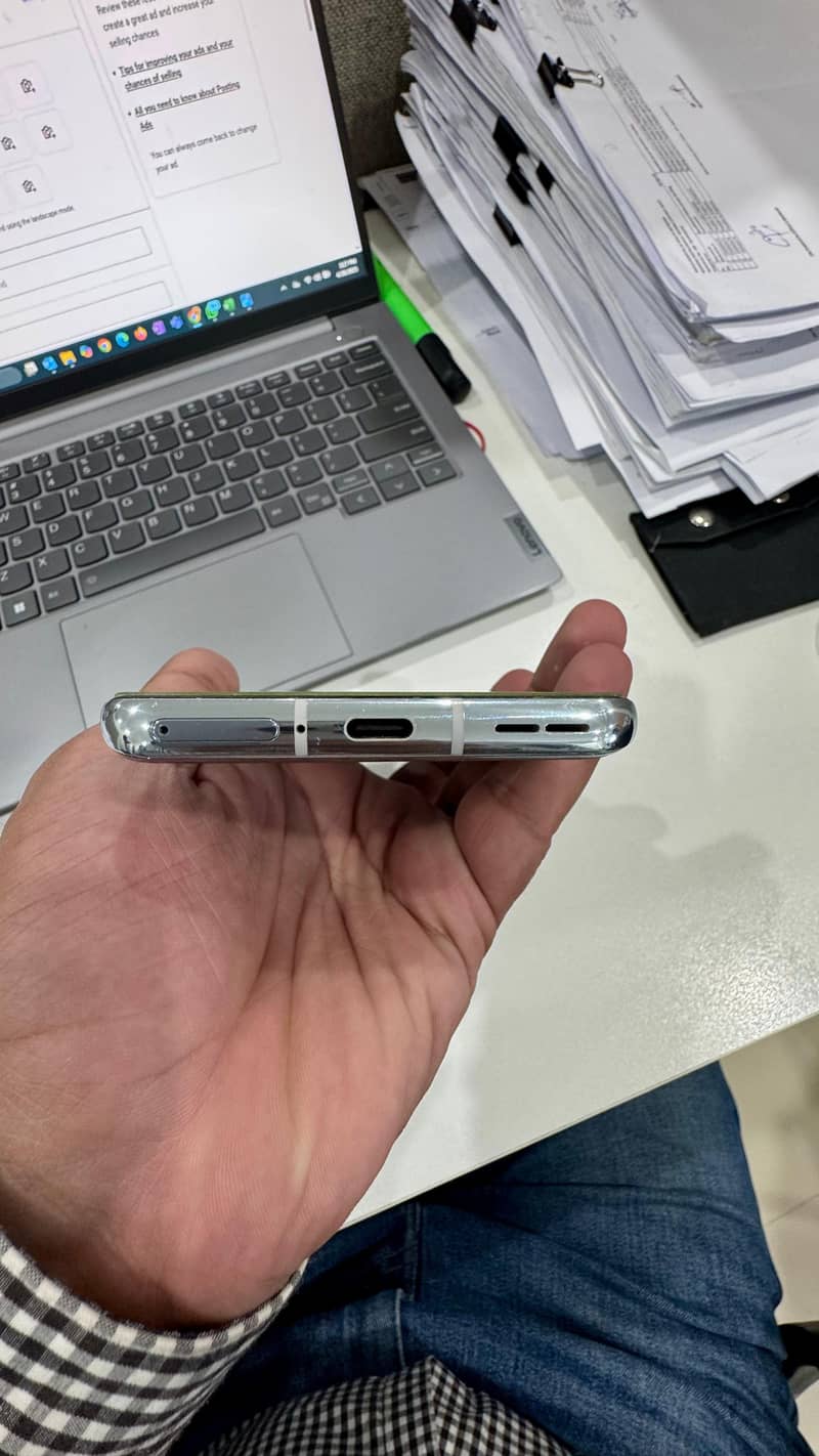 One Plus 9 Pro line on Screen 12GB 256GB 7
