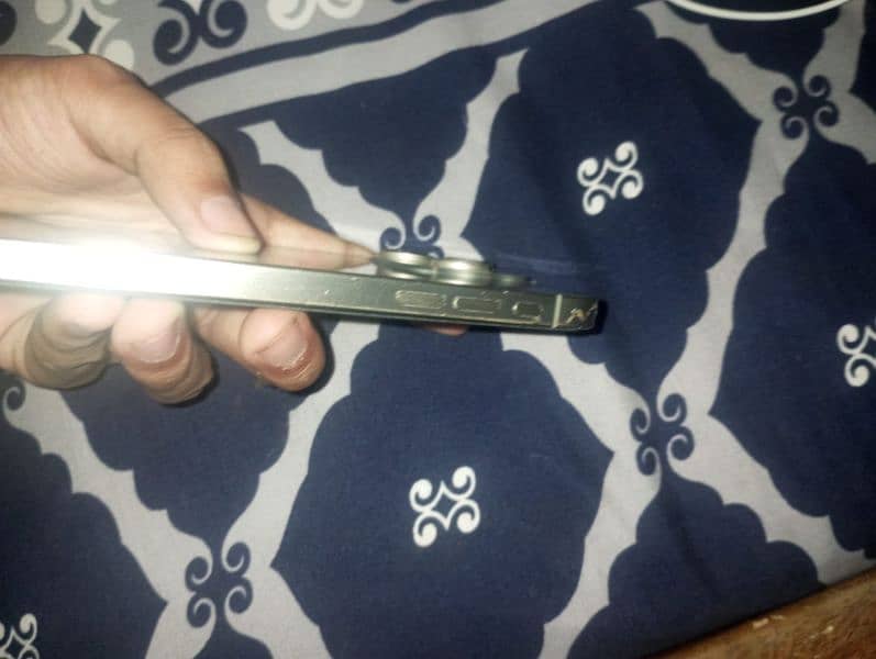 iPhone XR 4