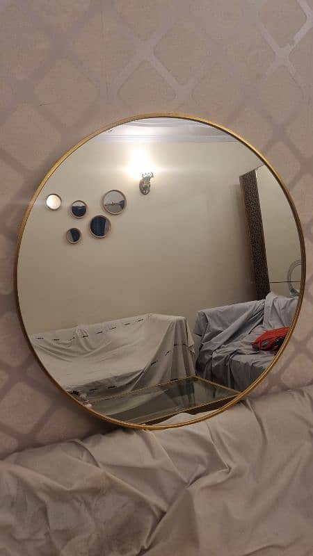 Round Mirror 0