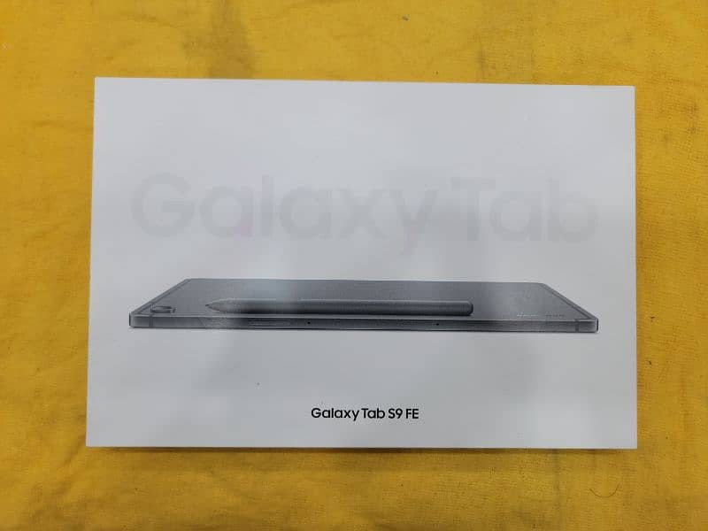Samsung tab S9 FE box open 0