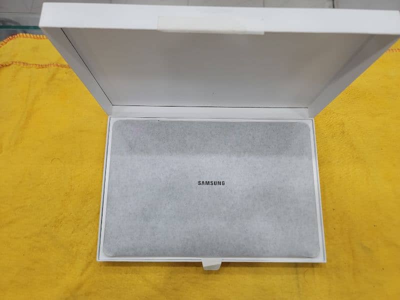 Samsung tab S9 FE box open 1