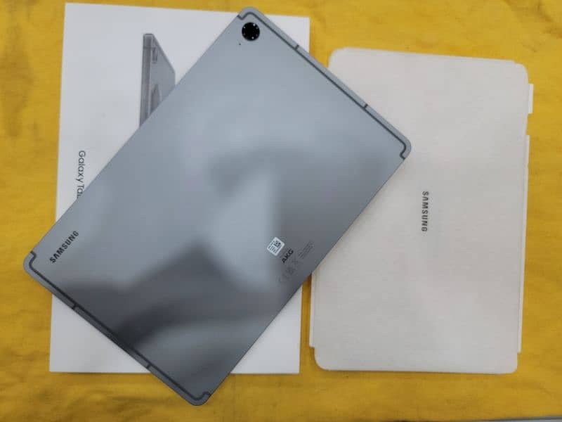 Samsung tab S9 FE box open 4