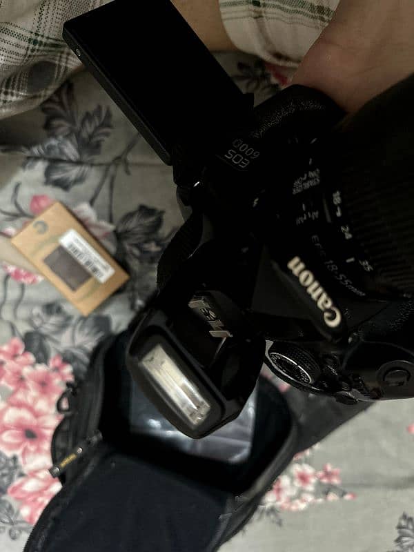 comes with camera bag, battery, battery charger and card reader 1