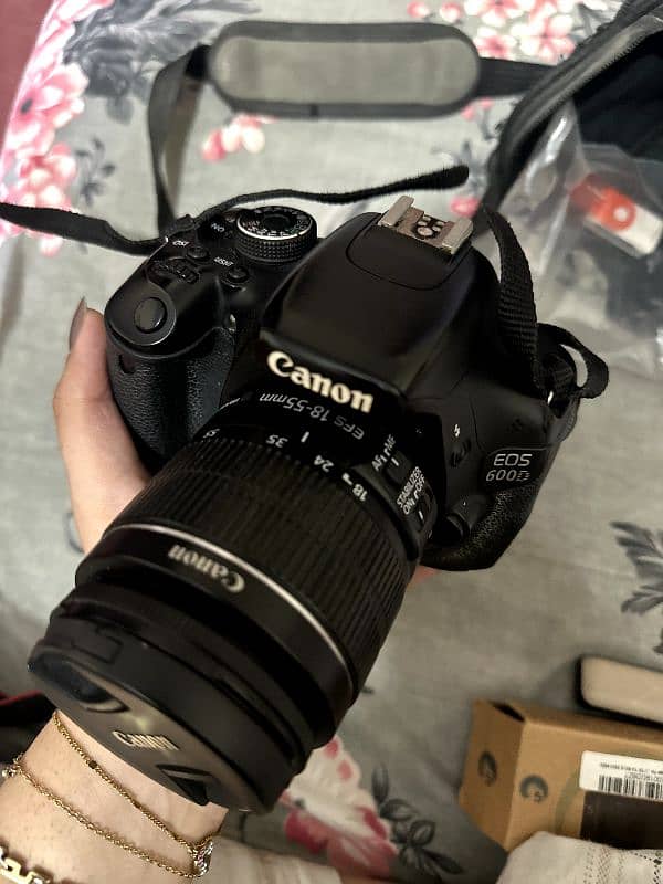 comes with camera bag, battery, battery charger and card reader 3