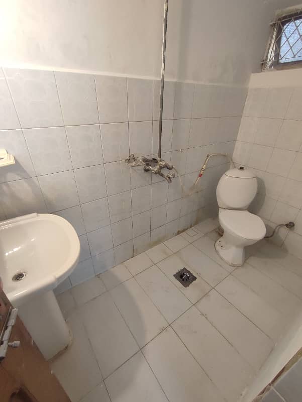 20*40 full house available for rent in G-11/3 5