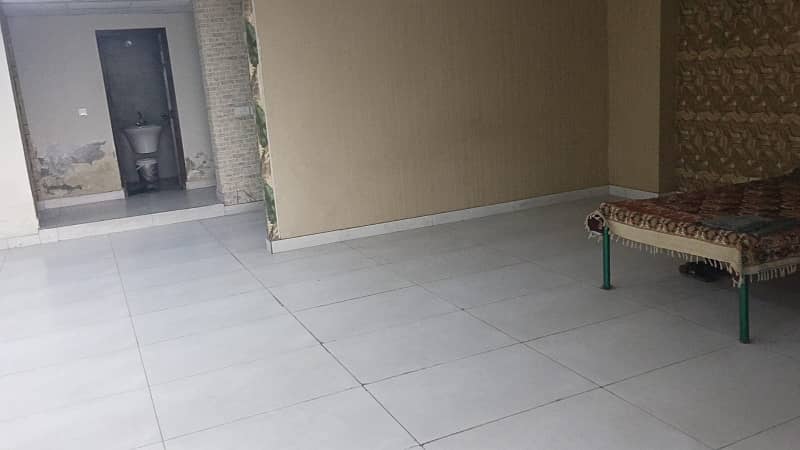 8 MARLA BRAND NEW BUILDING FOR RENT IN DHA PHASE 8 EX PARK VIEW 8