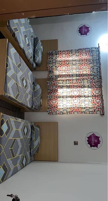 GIRLS & WORKING WOMEN Hostels 6