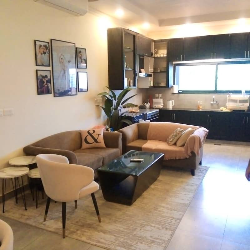 01 Kanal Slightly Used Modern Design House For Rent In DHA Phase 3 Lahore. 3