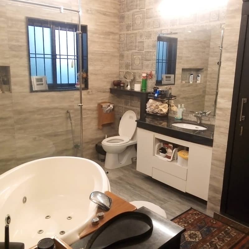 01 Kanal Slightly Used Modern Design House For Rent In DHA Phase 3 Lahore. 4