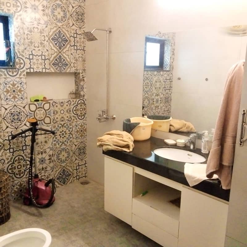 01 Kanal Slightly Used Modern Design House For Rent In DHA Phase 3 Lahore. 5
