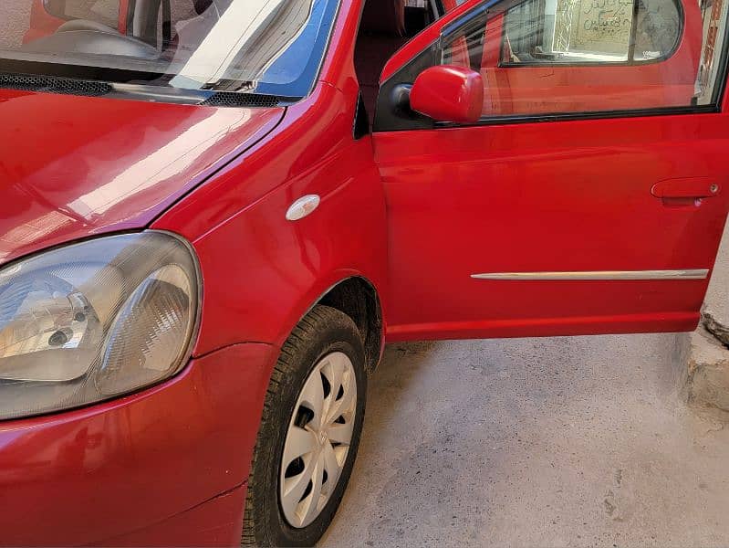 Toyota Vitz 2000 4