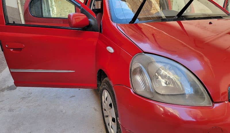 Toyota Vitz 2000 5